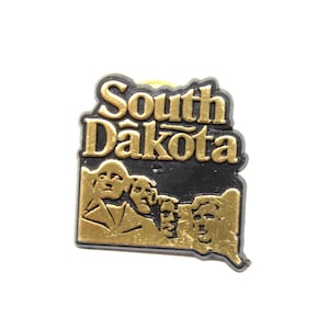 South Dakota Mount Rushmore Pin Lapel Enamel Collectible Plastic Souvenir