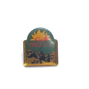 South Dakota Mt. Rushmore Pin Lapel Enamel Collectible Vintage