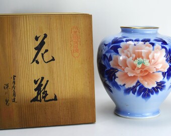 Wazon Fukagawa: Porcelanowy wazon Arita z motywem piwonii, epoka Showa