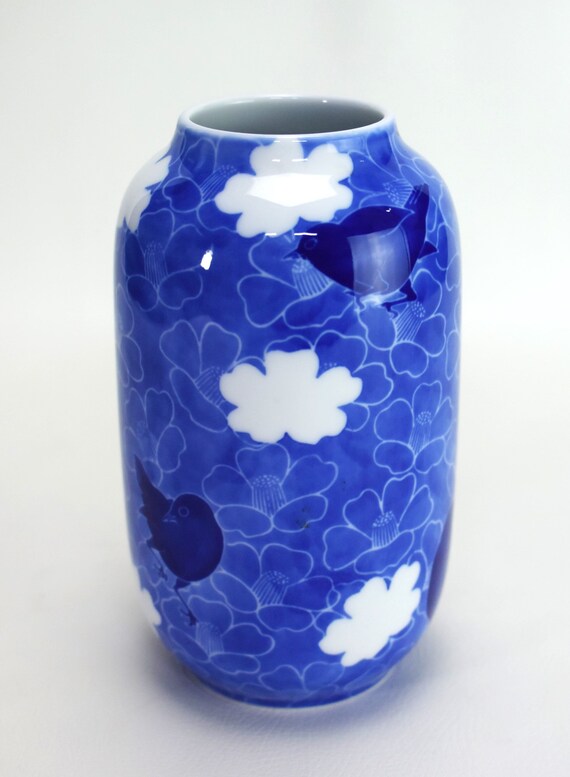 深川焼　青と白の鳥と花模様の陶器花瓶　箱付き 深川花瓶 鳥と花のモチーフ ヴィンテージ 有田焼 日本の陶器