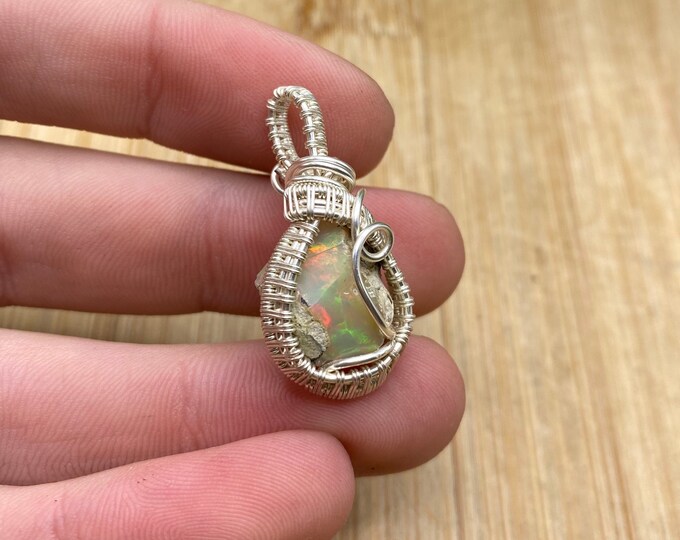 Natural Ethiopian Opal Crystal Pendant MNATJ17 CASE 5