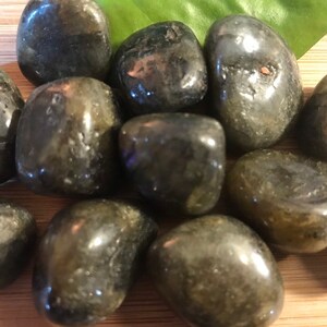 Tumbled Labradorite Stone with Gift Bag and Note