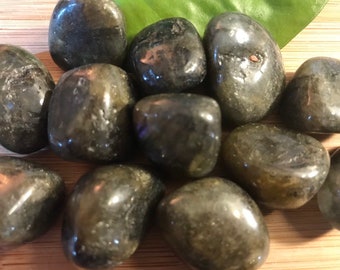 Tumbled Labradorite Stones Set with Gift Bag and Note