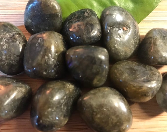 Tumbled Labradorite Stone with Gift Bag and Note