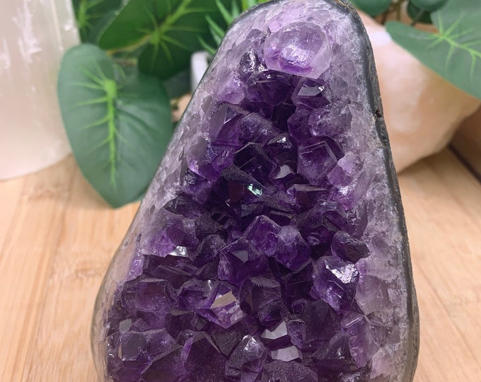 Stunning polished Amethyst Geode with Amazing color AG01M23