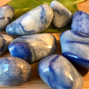Getrommelde blauwe aventurijnsteen met cadeauzakje en briefje