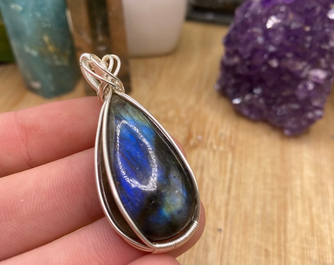 Labradorite wire wrapped pendant MSAVJ7 CASE 5