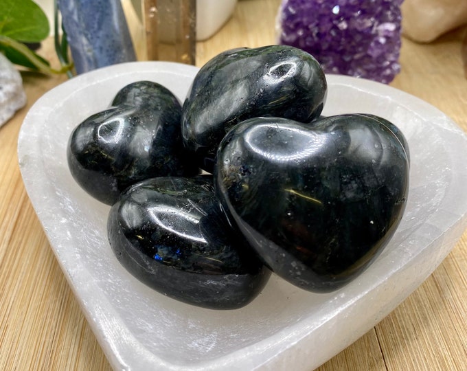 Larvikite hearts SME24