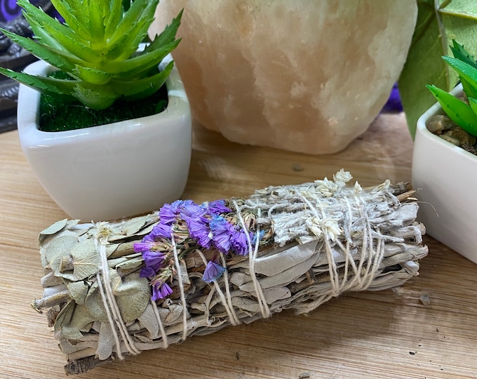 White Sage, green eucalyptus, purple Sinuta and Lavender smudging stick smudge sacred salvia