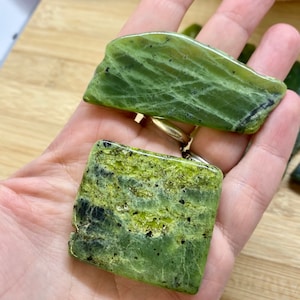 Nephrit Jade poliert quadratisch 2
