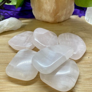 Pink Mangano Calcite smooth stones palm fluorescent fluorescence SME24