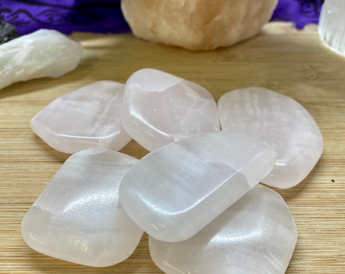 Pink Mangano Calcite smooth stones palm fluorescent fluorescence SME24
