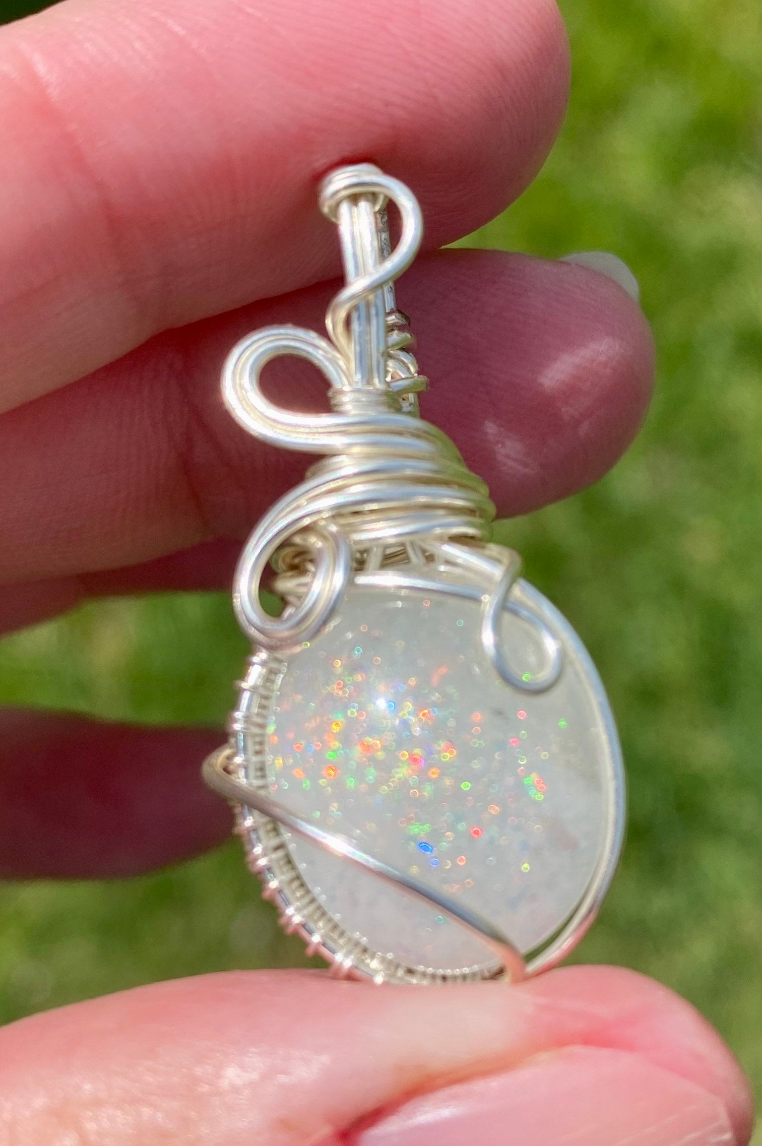 Wire clearance wrapped opal