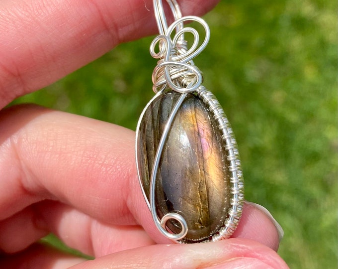 Labradorite wire wrapped pendant LABP50 SME