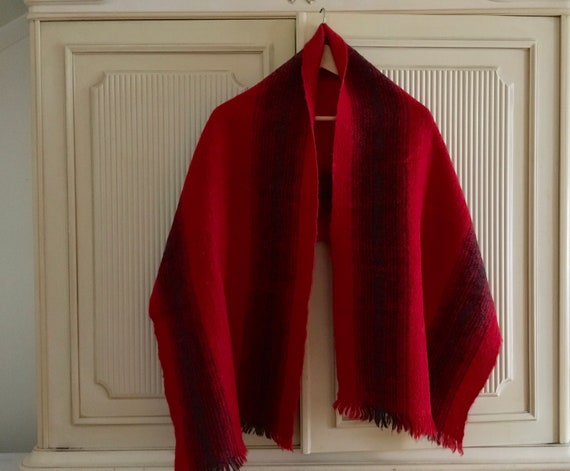 Vintage hand woven wool scarf // Red scarf // Blan