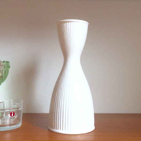 RESERVED Vintage mid century Stig Lindberg HAA-modell vase //  Mid century hourglass vase  // Art deco // Minimalist // Minimalism