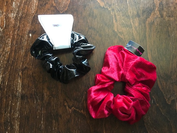 Vintage NOS 90s set of 2 scrunchies // Hair access