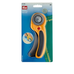 Rotary Cutter, 45mm Comfort with retractable blade when lever squeezed. Made By PRYM. Product code 611393.  For Quilting, Patchwork & Crafts
