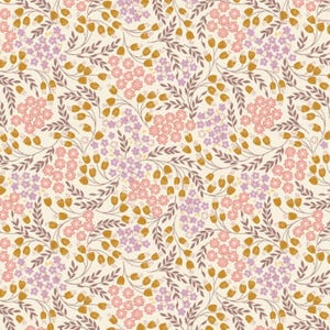 Puede incluir: Patrón floral sin costuras con flores rosas y lilas, capullos de color amarillo dorado y tallos de color marrón oscuro sobre un fondo crema. El diseño tiene una estética delicada y vintage, adecuado para tela o papel pintado.