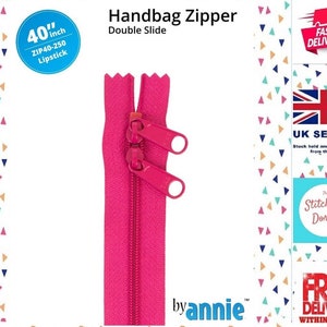 Puede incluir: Una cremallera rosa de 101,6 cm con dos deslizadores. La cremallera está etiquetada como "ZIP40-250 Lipstick".