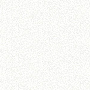 Puede incluir: Papel pintado blanco roto con un patrón repetitivo de volutas y hojas. El diseño crea un efecto sutil y texturizado. Adecuado para diversos proyectos de diseño de interiores.