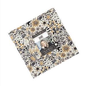 MODA Layer Cake POSH från Basic Grey, innehåller 42 stycken som mäter 25 cm i rutor. Kvalitetsbomullsquilttyg.