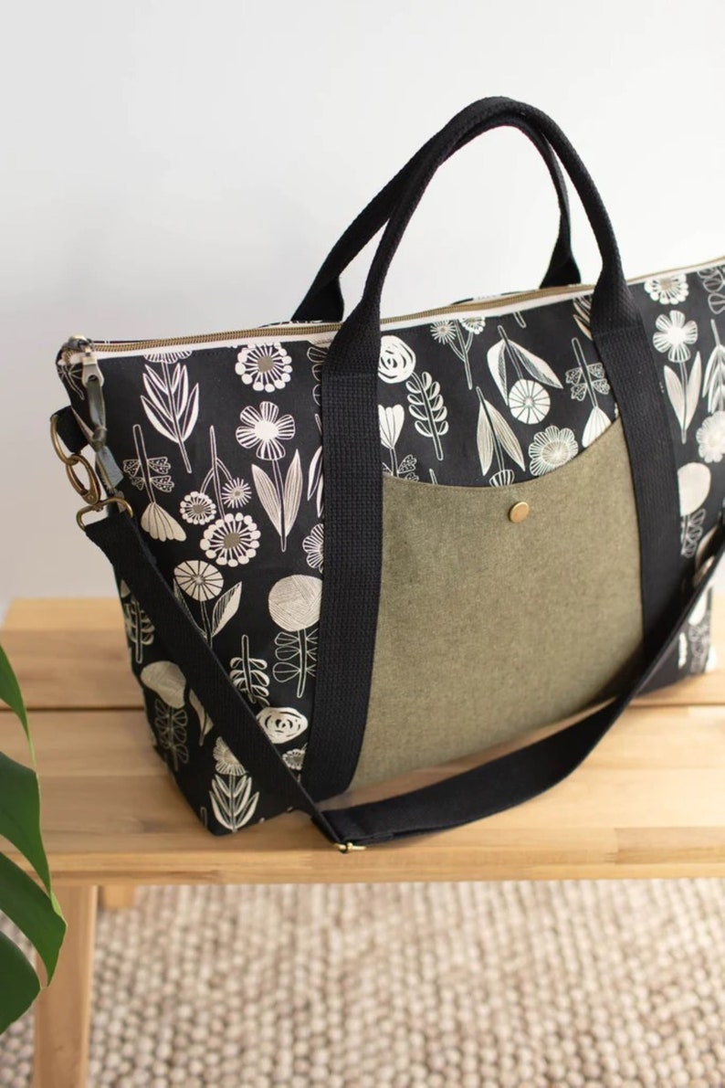 Oxbow Tote Sewing Pattern by Noodlehead. Anna Graham. AG553. Zippered tote bag in two sizes. Bag Making Sewing Pattern. Make your own bag image 3