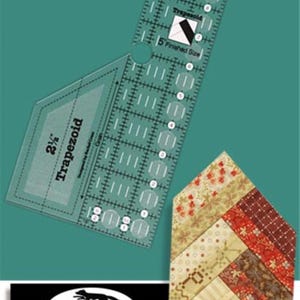 Può includere: Un righello a striscia antiscivolo trasparente e un righello trapezoidale con misure in centimetri, insieme a un DVD intitolato "Creative Grids UK Non-Slip Quilt Ruler". I righelli sono per il quilting.