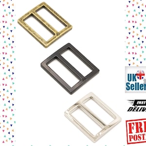 Peut inclure: Trois boucles coulissantes en métal dans différentes finitions : or, noir et argent. Les boucles sont rectangulaires avec une barre centrale et deux trous de chaque côté.