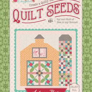 Puede incluir: Un patrón de edredón titulado "Quilt Seeds" de Lori Holt de Bee in my Bonnet. El diseño presenta un granero de otoño con un silo de patchwork. El texto "Autumn Barn" está en una pancarta roja. El fondo es un patrón floral verde.