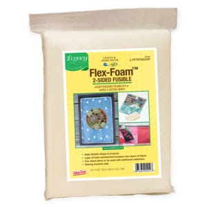 Op de afbeelding: Een verpakking Legacy Flex-Foam 2-Sided Fusible, een lichtgewicht, duurzaam schuim voor knutselen en huisdecoratie. De verpakking is geel en bevat afbeeldingen van projecten die het schuim gebruiken. De tekst op de verpakking luidt "Flex-Foam 2-Sided Fusible, Lightweight Stability & Long Lasting Body".