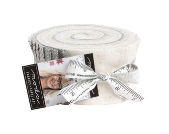 MODA Jelly Roll Itty Bitty Background Gatherings By Primative Gatherings.Contains 42 pieces measuring 2.5*44" Strips Quality Cotton Quilting