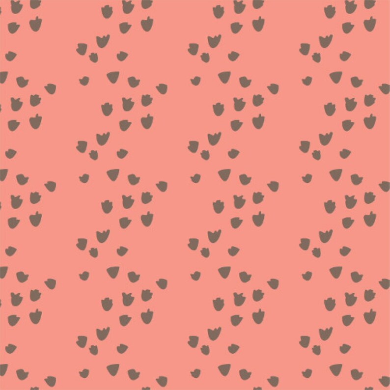 Puede incluir: Un patr&oacute;n sin costuras con un dise&ntilde;o repetitivo de formas abstractas marrones sobre un fondo rosa claro.