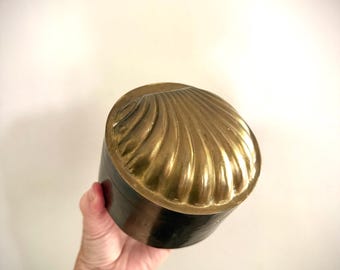 Vintage Brass Clamshell Trinket Box: Hinged Jewelry Holder, Coastal Decor
