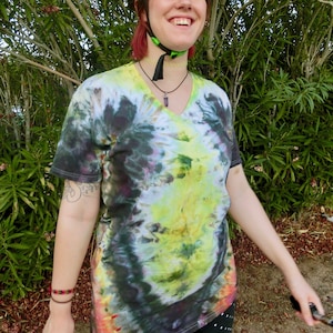 N26 - Adult Large - L - v-neck tie-dye t-shirt - Inner Space ice-dye psychedelic trippy hippie boho bohemian pastel goth grunge rave