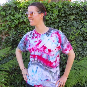 Q23 Adult Large Tie Dye T-shirt L Pink purple blue minimalist abstract psychedelic ice dye tee hippie boho bohemian trippy vaporwave image 3