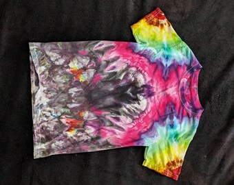R05 YM Black heart and rainbow kid's youth medium tie-dye t-shirt