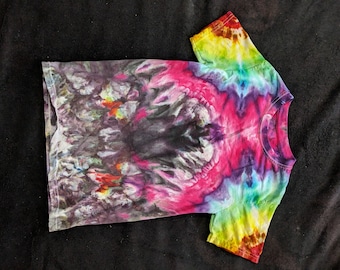 R05 YM Black heart and rainbow kid's youth medium tie-dye t-shirt