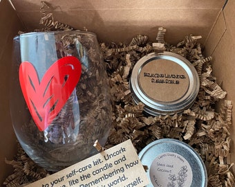 Kit de autocuidado con vino para San Valentín: exfoliante de azúcar y lavanda y vela de soja