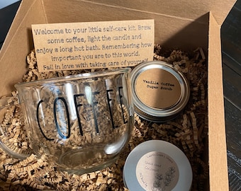 Caja de regalo de café para el cuidado personal: vela de soja y exfoliante de azúcar