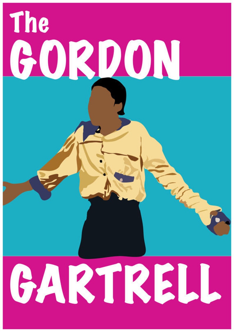 Puede incluir: Un p&oacute;ster con un esquema de color rosa, azul y blanco. El p&oacute;ster presenta una ilustraci&oacute;n de dibujos animados de una persona que lleva una camisa amarilla y pantalones negros. El texto "The Gordon Gartrell" est&aacute; escrito en letras blancas en el p&oacute;ster.