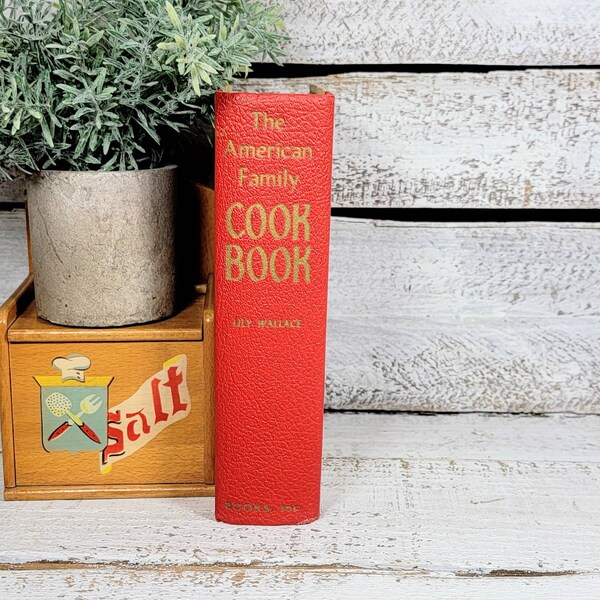 Vintage 1950s American Family Cookbook - Lily Wallace