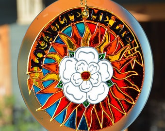 Richard III White Rose Hanging Sun Catcher, Ricardian Stained Glass White Rose of York, Sun in Splendour Gift, Loyaulte Me Lie Ornament