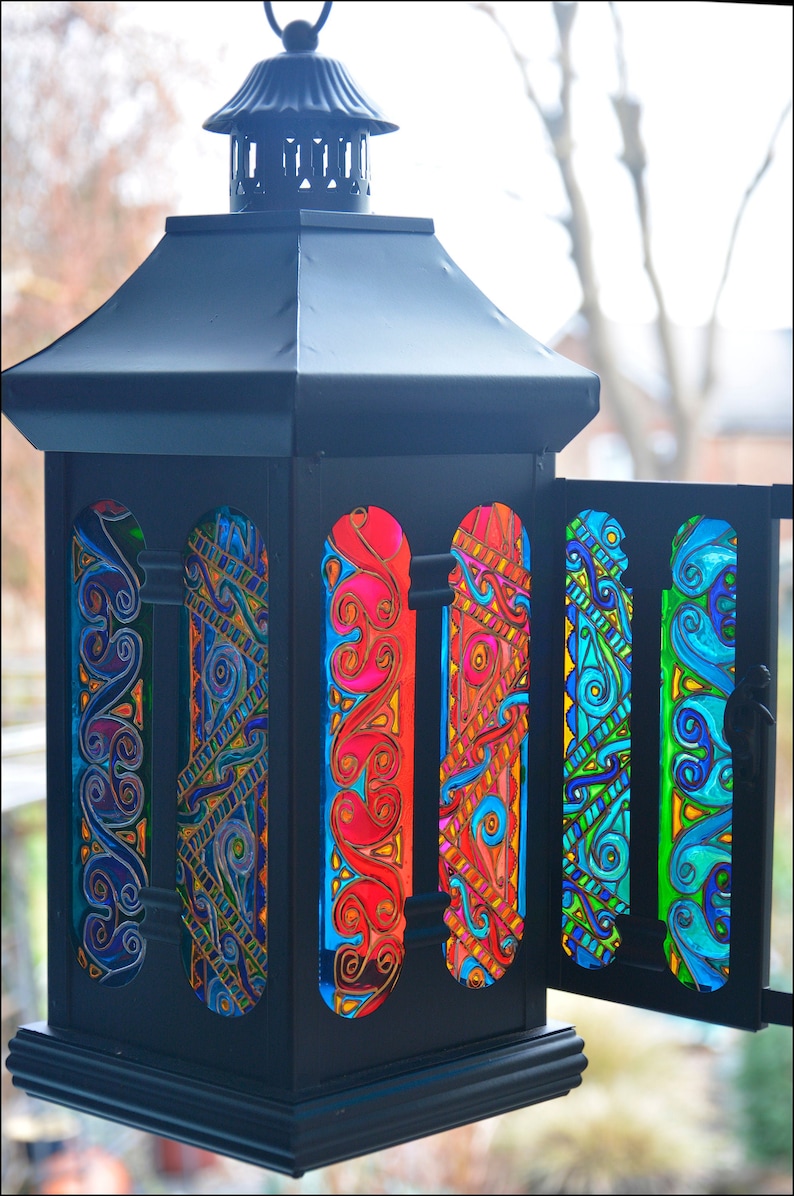 Welsh Irish Scottish Glass Art Eternity Knots in Rich Colour Celtic Knot Candle Lantern Stained Glass Garden Sun Catcher Window Ornament