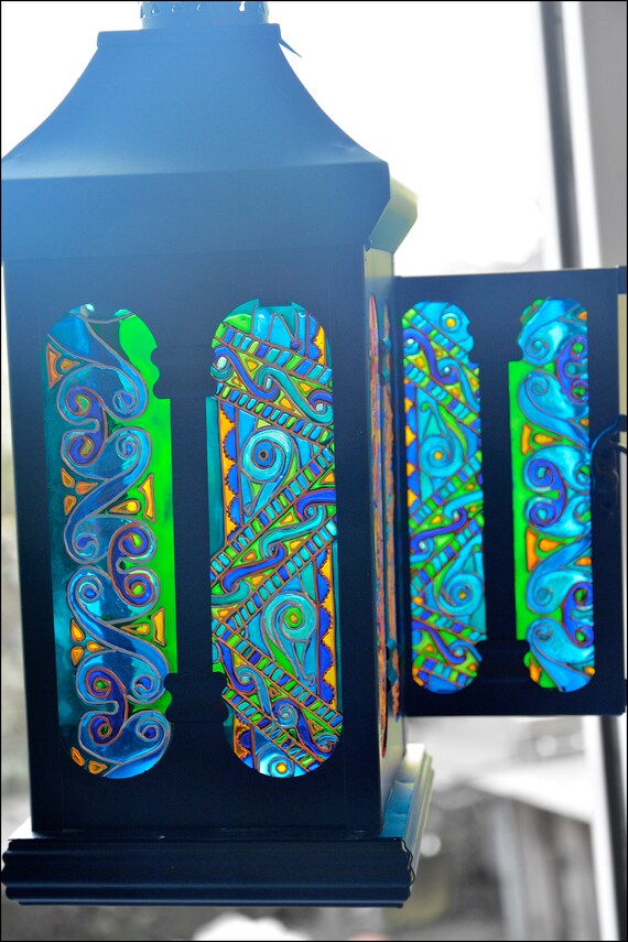 Welsh Irish Scottish Glass Art Eternity Knots in Rich Colour Celtic Knot Candle Lantern Stained Glass Garden Sun Catcher Window Ornament