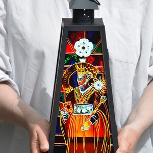 Richard III Hanging Lantern, Hand Painted Stained Glass Yorkist Lamp, British History Ornament, Ricardian Gift, English Royal King & Queen image 6