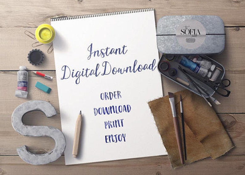 Puede incluir: Una vista superior de materiales de arte y el texto "Descarga digital instant&aacute;nea". Incluye un bloc de dibujo, tubos de pintura, pinceles, un l&aacute;piz y una caja de metal con la etiqueta "Sofia". Los art&iacute;culos est&aacute;n dispuestos sobre una superficie de madera.