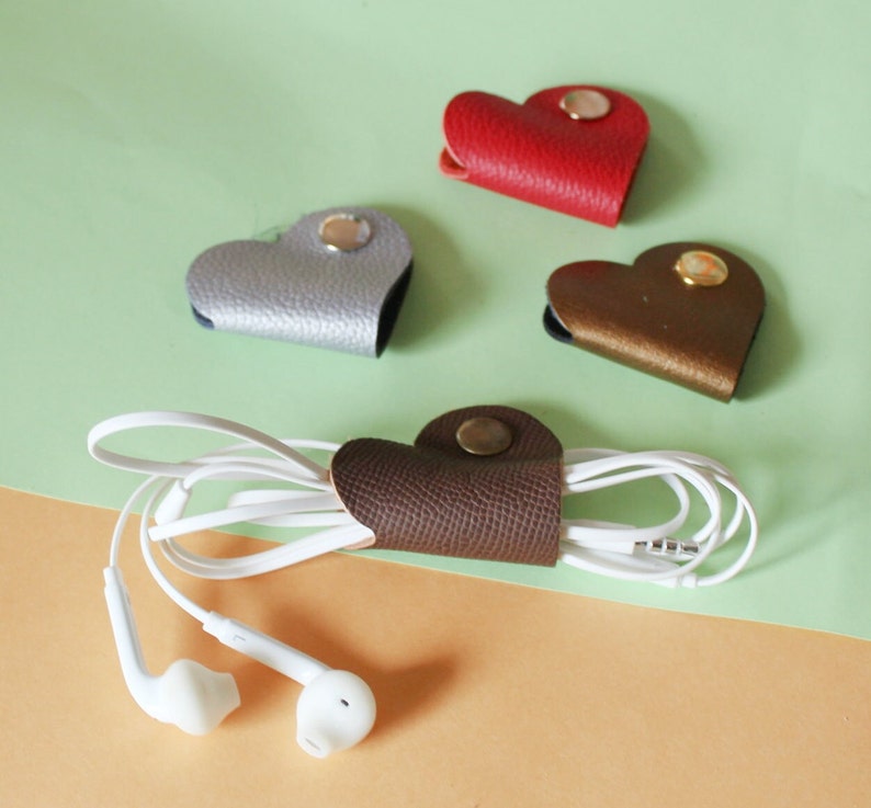 Custom heart cord keeper, Personalized Leather Cable holder,cord organiser leather,headphone holder,gift for dad, Stocking filler,Xmas gifts image 2