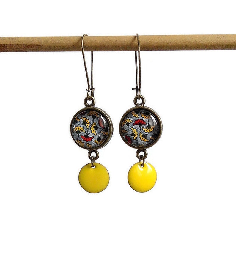 Yellow and Gray Wax Earrings Fatoumata Dangling Woman Cabochon Ethnic