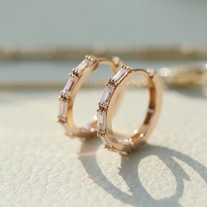 14K Gold baguette hoop Earrings,Simple earrings,Skinny Hoops,Tiny earrings,Minimalist Everyday Jewelry,Gold Huggie hoop,Snap post